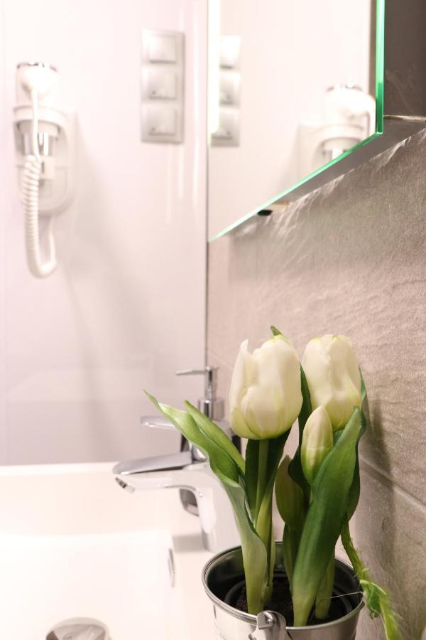 Hr Apartmanhaz Егер Екстериор снимка