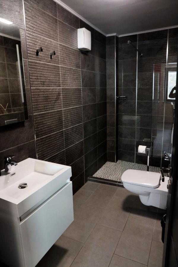 Hr Apartmanhaz Егер Екстериор снимка
