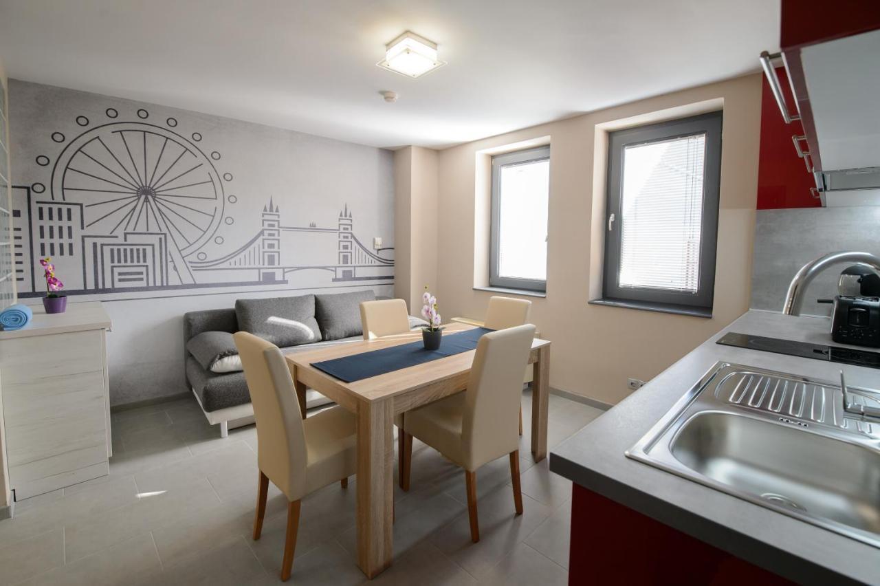 Hr Apartmanhaz Егер Екстериор снимка