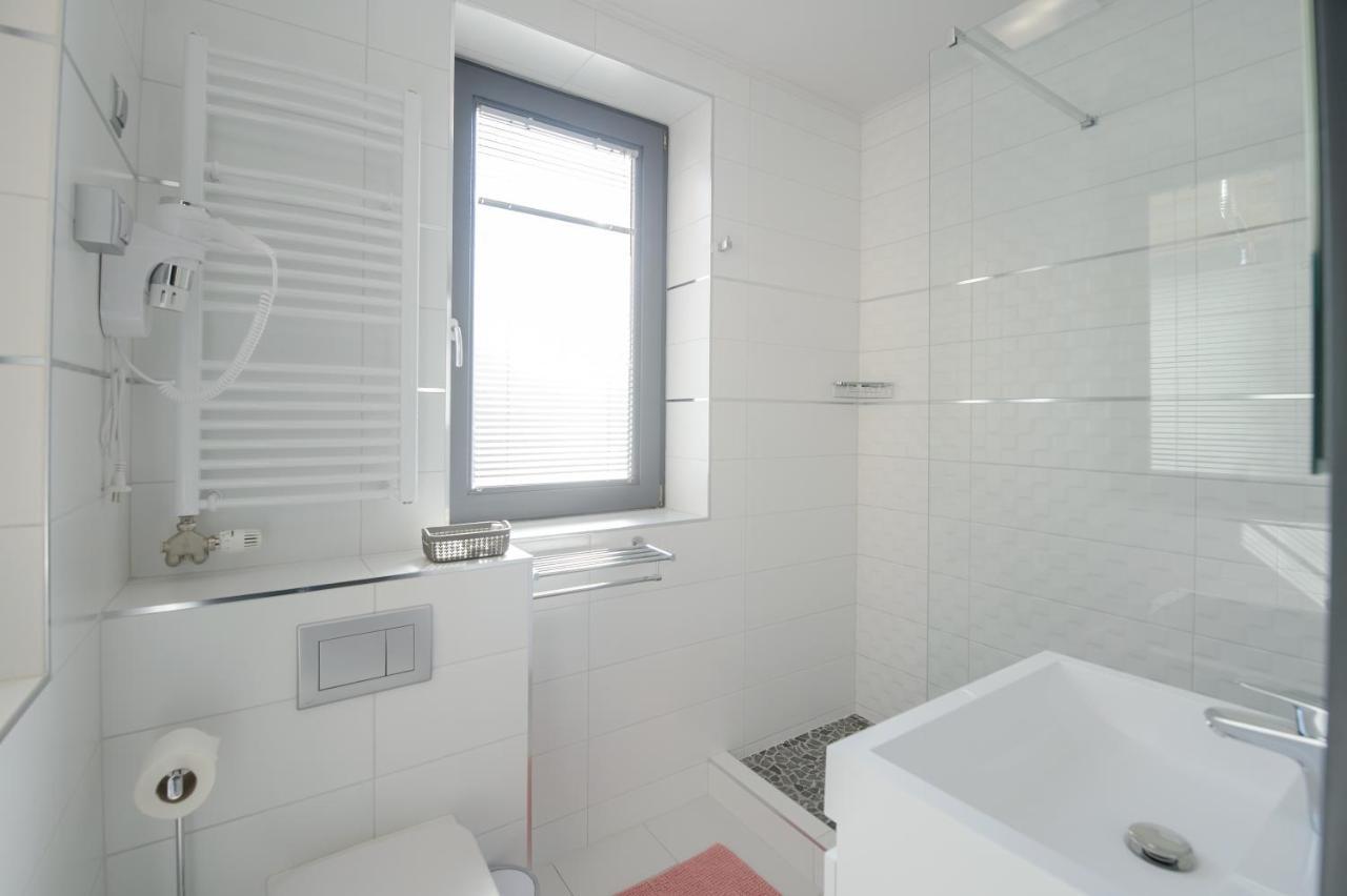 Hr Apartmanhaz Егер Екстериор снимка
