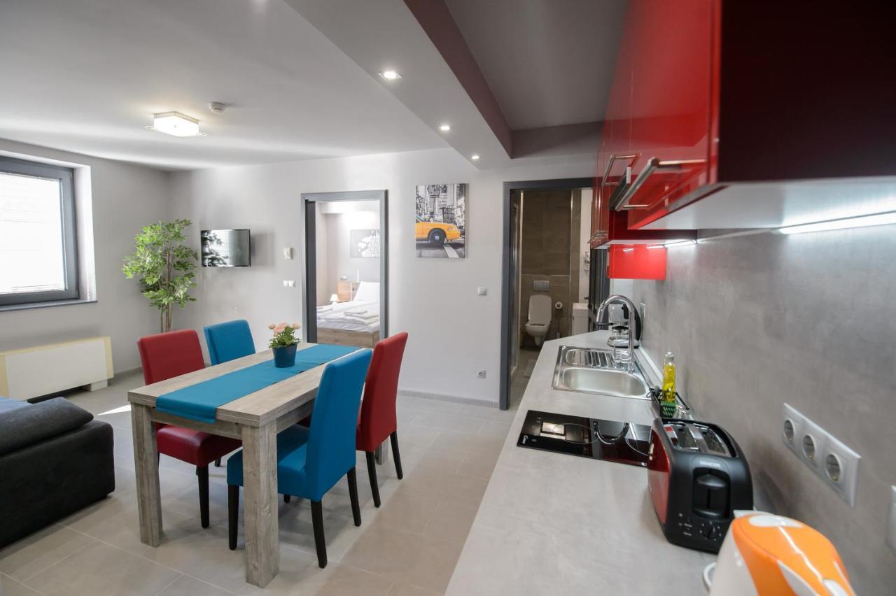 Hr Apartmanhaz Егер Екстериор снимка