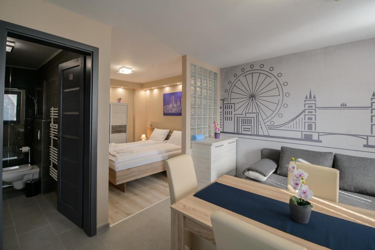 Hr Apartmanhaz Егер Екстериор снимка