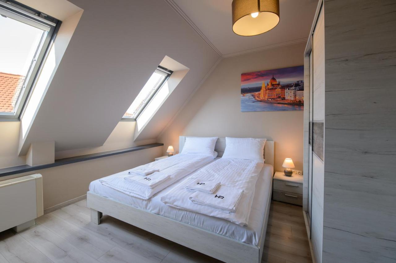 Hr Apartmanhaz Егер Екстериор снимка