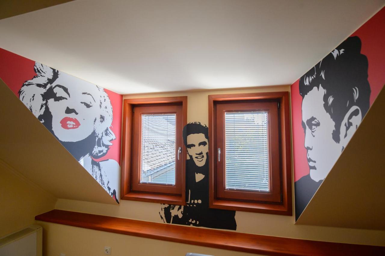 Hr Apartmanhaz Егер Екстериор снимка