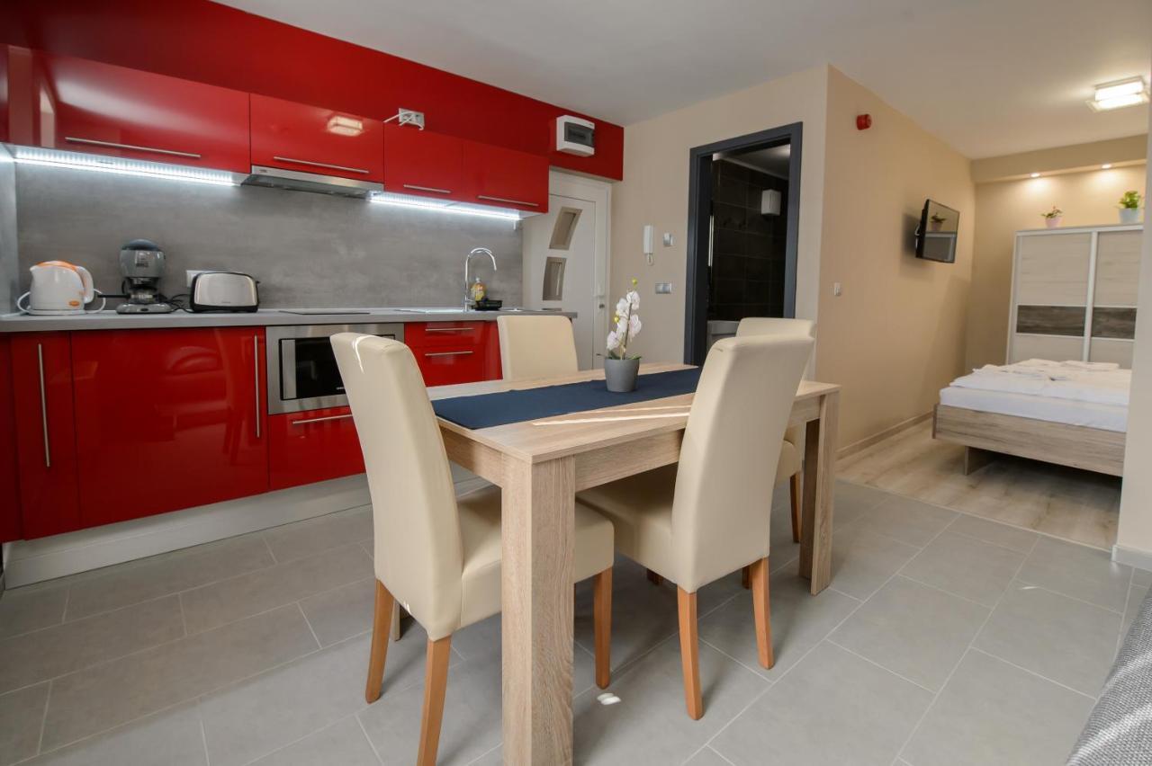 Hr Apartmanhaz Егер Екстериор снимка