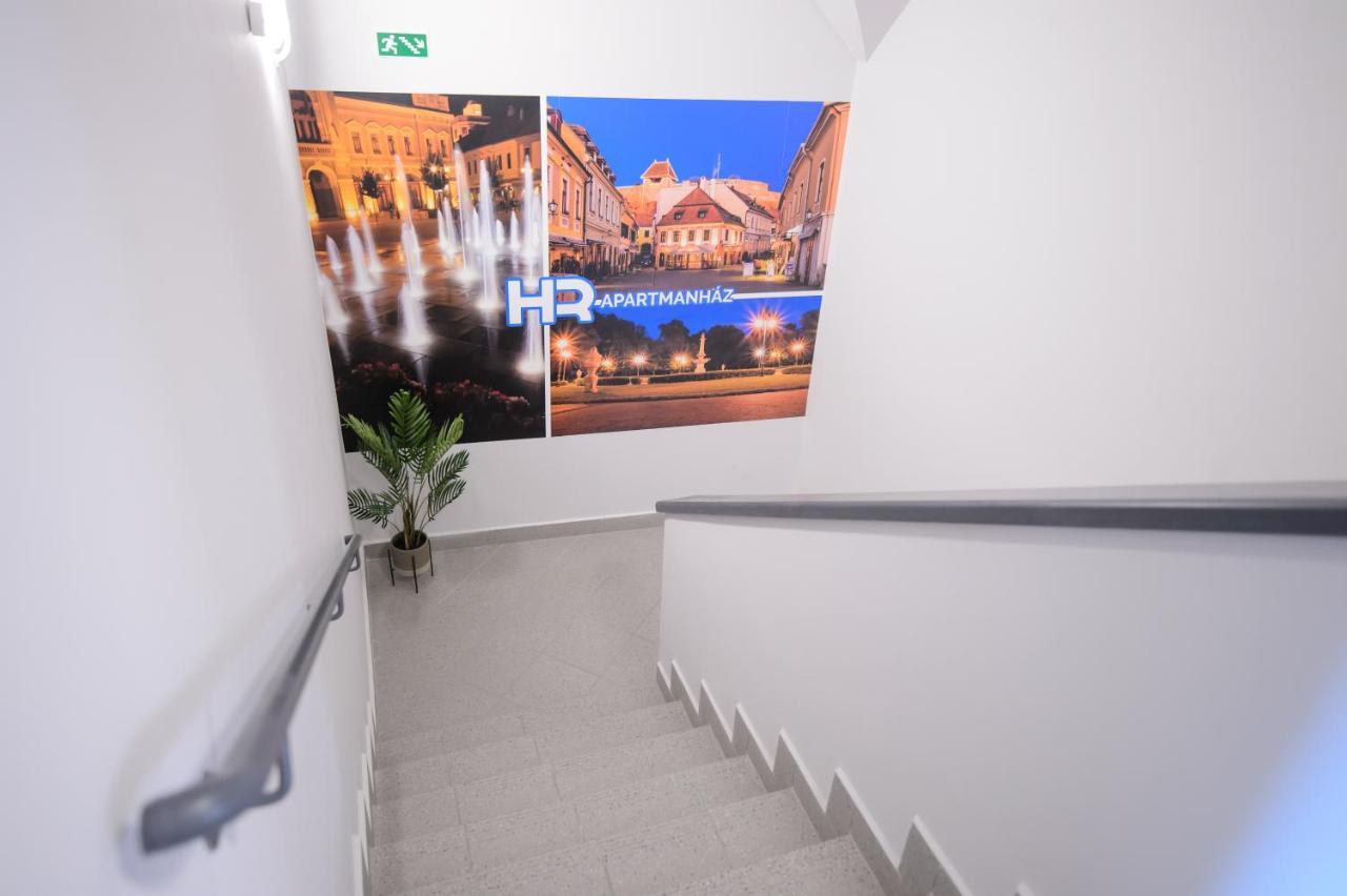 Hr Apartmanhaz Егер Екстериор снимка