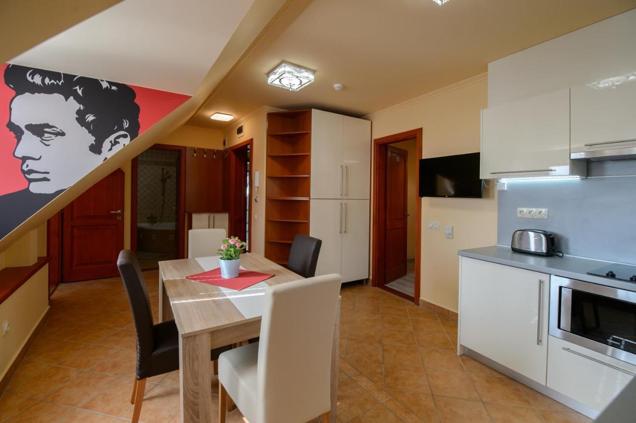 Hr Apartmanhaz Егер Екстериор снимка
