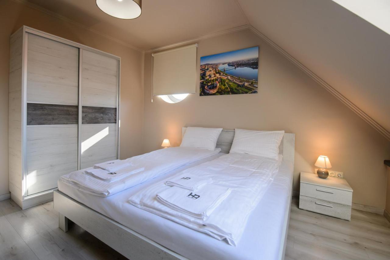 Hr Apartmanhaz Егер Екстериор снимка