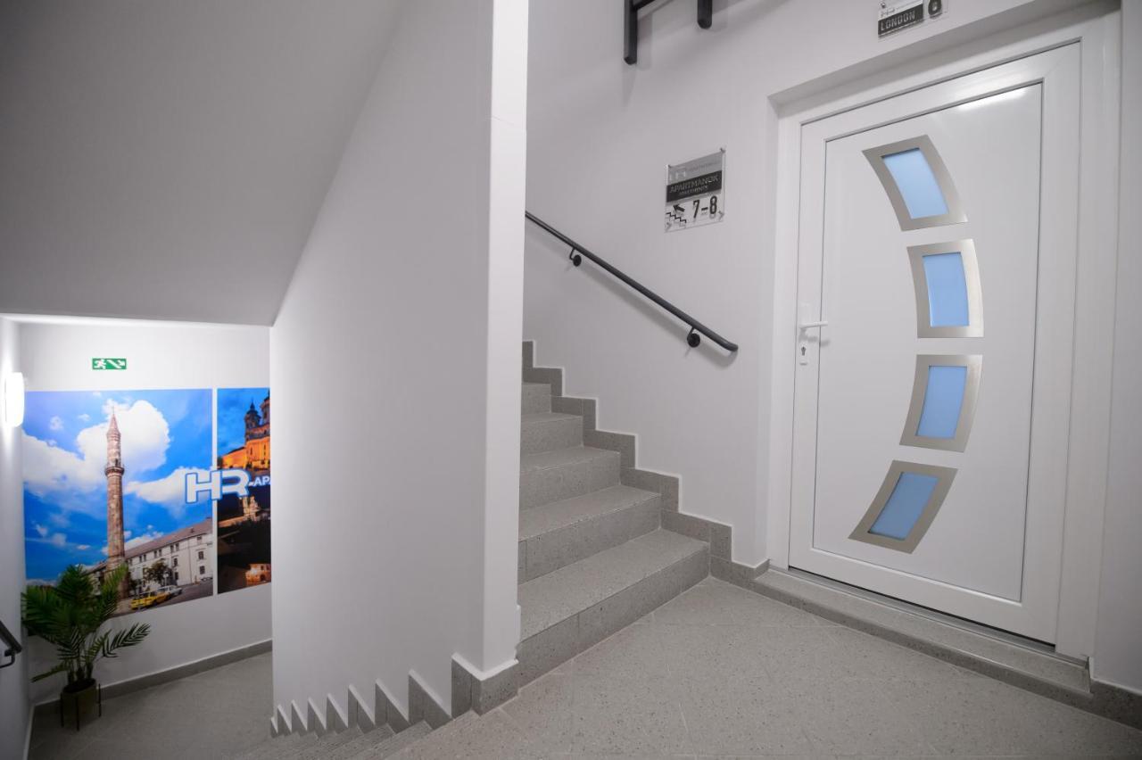 Hr Apartmanhaz Егер Екстериор снимка