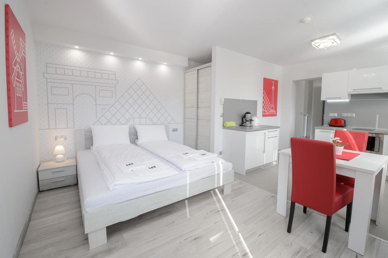 Hr Apartmanhaz Егер Екстериор снимка